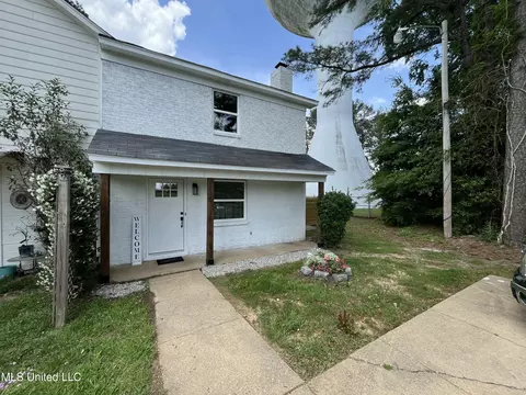Exterior - 852 Garvin St, Jackson, MS 39206 photo 2 of 6