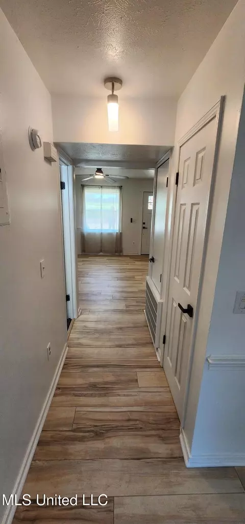 Entry Way - 852 Garvin St, Jackson, MS 39206 photo 1 of 2