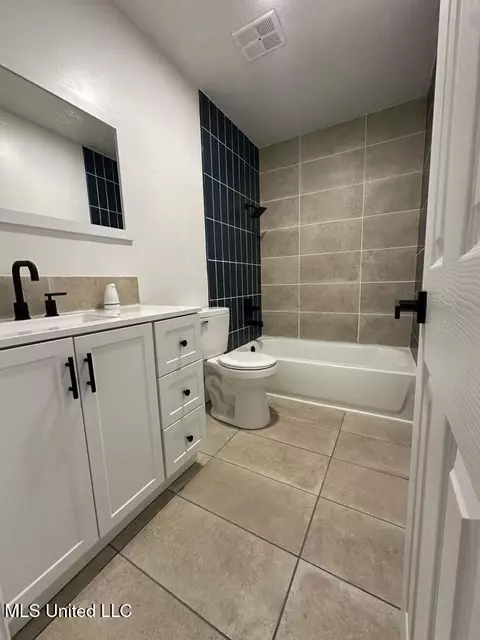 Bath - 852 Garvin St, Jackson, MS 39206 photo 7 of 8