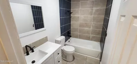 Bath - 852 Garvin St, Jackson, MS 39206 photo 5 of 8
