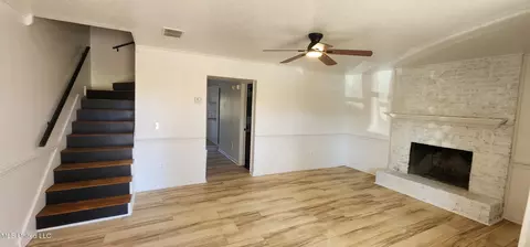 Living - 852 Garvin St, Jackson, MS 39206 photo 2 of 3