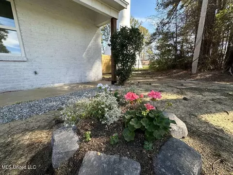 Exterior - 852 Garvin St, Jackson, MS 39206 photo 3 of 6