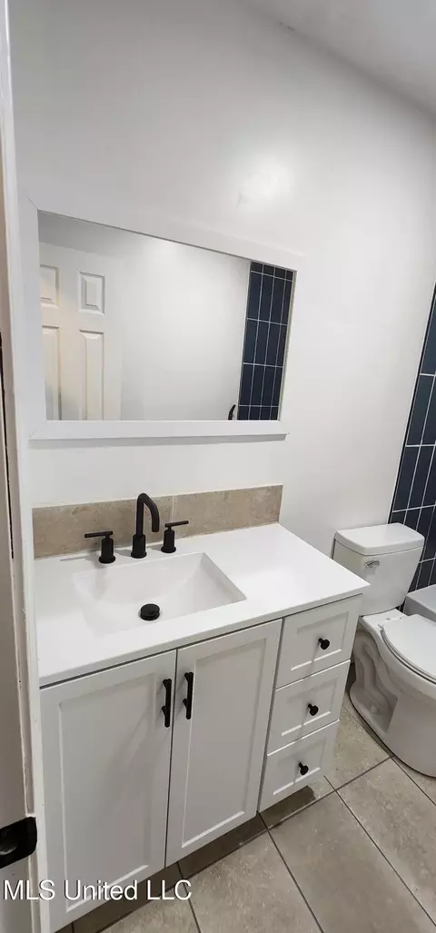 Bath - 852 Garvin St, Jackson, MS 39206 photo 4 of 8