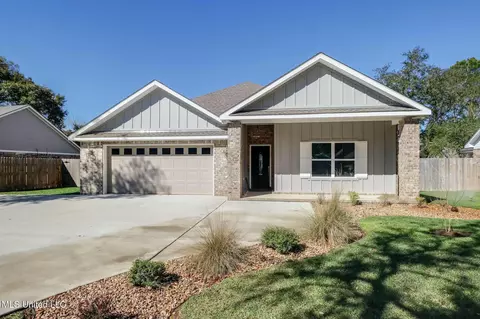 1609 S 8th St, Ocean Springs, MS 39564