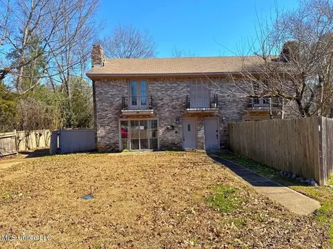 540 Woodland Hills Pl, Jackson, MS 39216