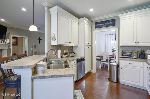 Kitchen - 107 Britton Cir, Flowood, MS 39232 photo 6 of 6