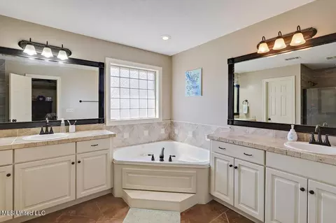 Bath - 107 Britton Cir, Flowood, MS 39232 photo 1 of 3