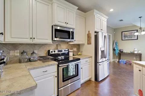 Kitchen - 107 Britton Cir, Flowood, MS 39232 photo 4 of 6