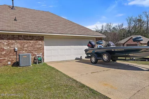 Exterior - 107 Britton Cir, Flowood, MS 39232 photo 4 of 9