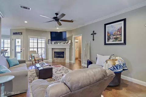 Living - 107 Britton Cir, Flowood, MS 39232 photo 3 of 3