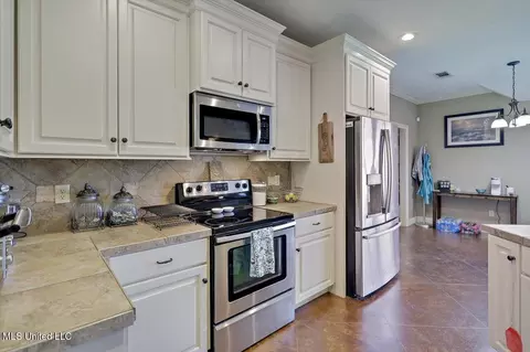 Kitchen - 107 Britton Cir, Flowood, MS 39232 photo 3 of 6