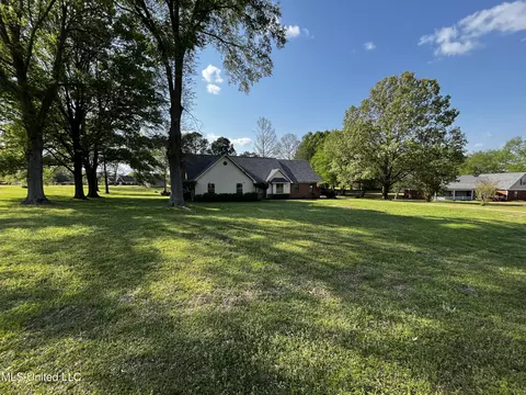 8165 Meadowood Cv, Olive Branch, MS 38654