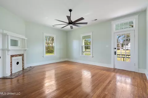 Living - 211 Church St, Como, MS 38619 photo 2 of 2