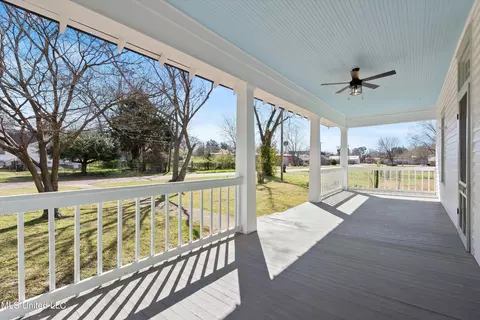 Exterior - 211 Church St, Como, MS 38619 photo 5 of 6