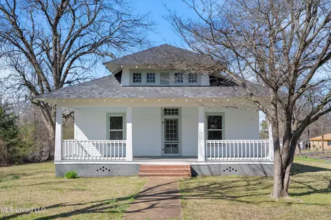 211 Church St, Como, MS 38619