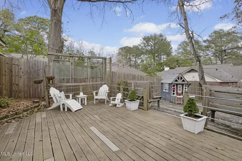 Exterior - 4666 Hazelwood Dr, Jackson, MS 39211 photo 4 of 5