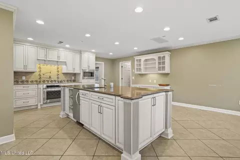 Kitchen - 4666 Hazelwood Dr, Jackson, MS 39211 photo 1 of 9