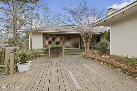 Exterior - 4666 Hazelwood Dr, Jackson, MS 39211 photo 3 of 5