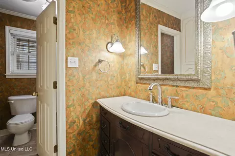 Bath - 4666 Hazelwood Dr, Jackson, MS 39211 photo 1 of 2