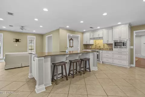 Kitchen - 4666 Hazelwood Dr, Jackson, MS 39211 photo 5 of 9
