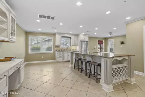 Kitchen - 4666 Hazelwood Dr, Jackson, MS 39211 photo 7 of 9