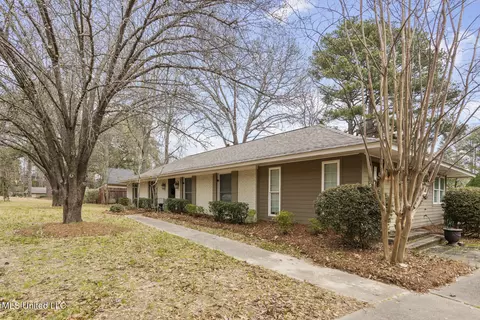 Exterior - 4666 Hazelwood Dr, Jackson, MS 39211 photo 2 of 5