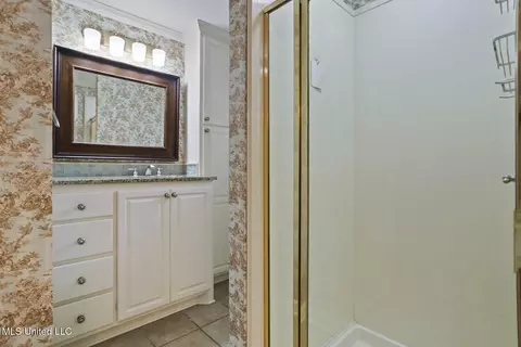 Bath - 4666 Hazelwood Dr, Jackson, MS 39211 photo 2 of 2