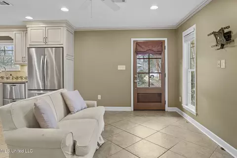 Entry Way - 4666 Hazelwood Dr, Jackson, MS 39211 photo 1 of 1