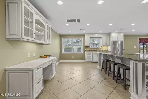 Kitchen - 4666 Hazelwood Dr, Jackson, MS 39211 photo 8 of 9