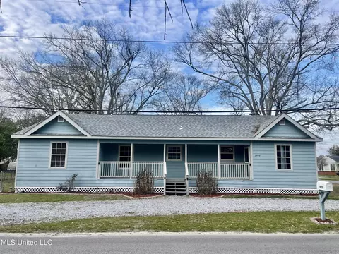 1909 Polk Ave, Pascagoula, MS 39567