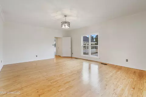 Living - 404 Coleman St, Como, MS 38619 photo 7 of 7