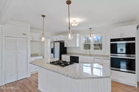 Kitchen - 404 Coleman St, Como, MS 38619 photo 1 of 7