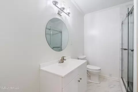 Bath - 404 Coleman St, Como, MS 38619 photo 6 of 7
