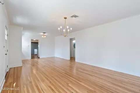 Living - 404 Coleman St, Como, MS 38619 photo 4 of 7
