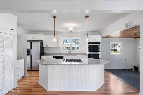 Kitchen - 404 Coleman St, Como, MS 38619 photo 2 of 7