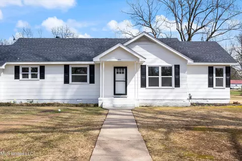 Exterior - 404 Coleman St, Como, MS 38619 photo 3 of 7