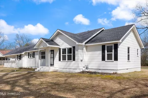 Exterior - 404 Coleman St, Como, MS 38619 photo 2 of 7