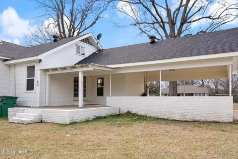 Exterior - 404 Coleman St, Como, MS 38619 photo 5 of 7
