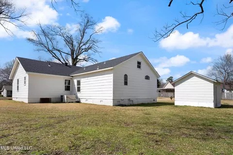 Exterior - 404 Coleman St, Como, MS 38619 photo 7 of 7
