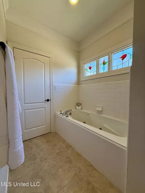 Bath - 104 Copper Ridge Dr, Brandon, MS 39042 photo 4 of 7