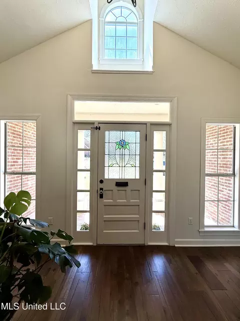 Entry Way - 104 Copper Ridge Dr, Brandon, MS 39042 photo 2 of 5