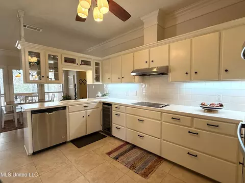 Kitchen - 104 Copper Ridge Dr, Brandon, MS 39042 photo 4 of 6
