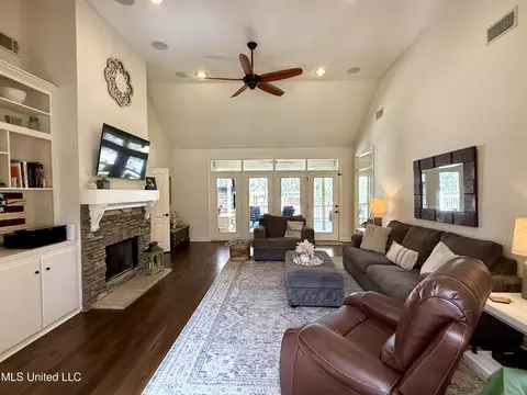 Living - 104 Copper Ridge Dr, Brandon, MS 39042 photo 1 of 5