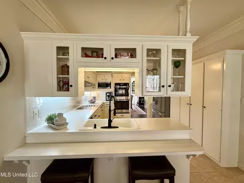 Kitchen - 104 Copper Ridge Dr, Brandon, MS 39042 photo 2 of 6