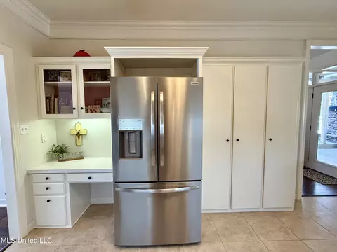 Kitchen - 104 Copper Ridge Dr, Brandon, MS 39042 photo 3 of 6