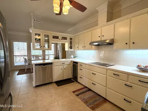 Kitchen - 104 Copper Ridge Dr, Brandon, MS 39042 photo 6 of 6