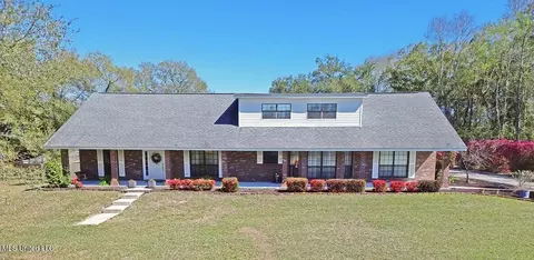 10208 Lake Breeze Ln, Pass Christian, MS 39571