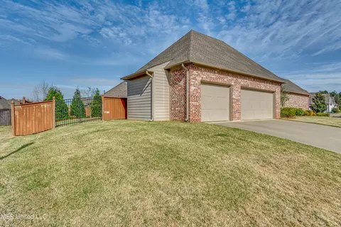 Exterior - 142 Latter Rayne Dr, Flowood, MS 39232 photo 4 of 11