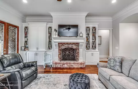 Living - 142 Latter Rayne Dr, Flowood, MS 39232 photo 2 of 5