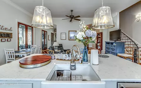 Kitchen - 142 Latter Rayne Dr, Flowood, MS 39232 photo 6 of 7